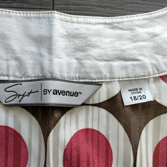 Soft by Avenue Geometric Print Blouse Size 18/20 3/4 Sleeve Brown Red White - Picture 7 of 11